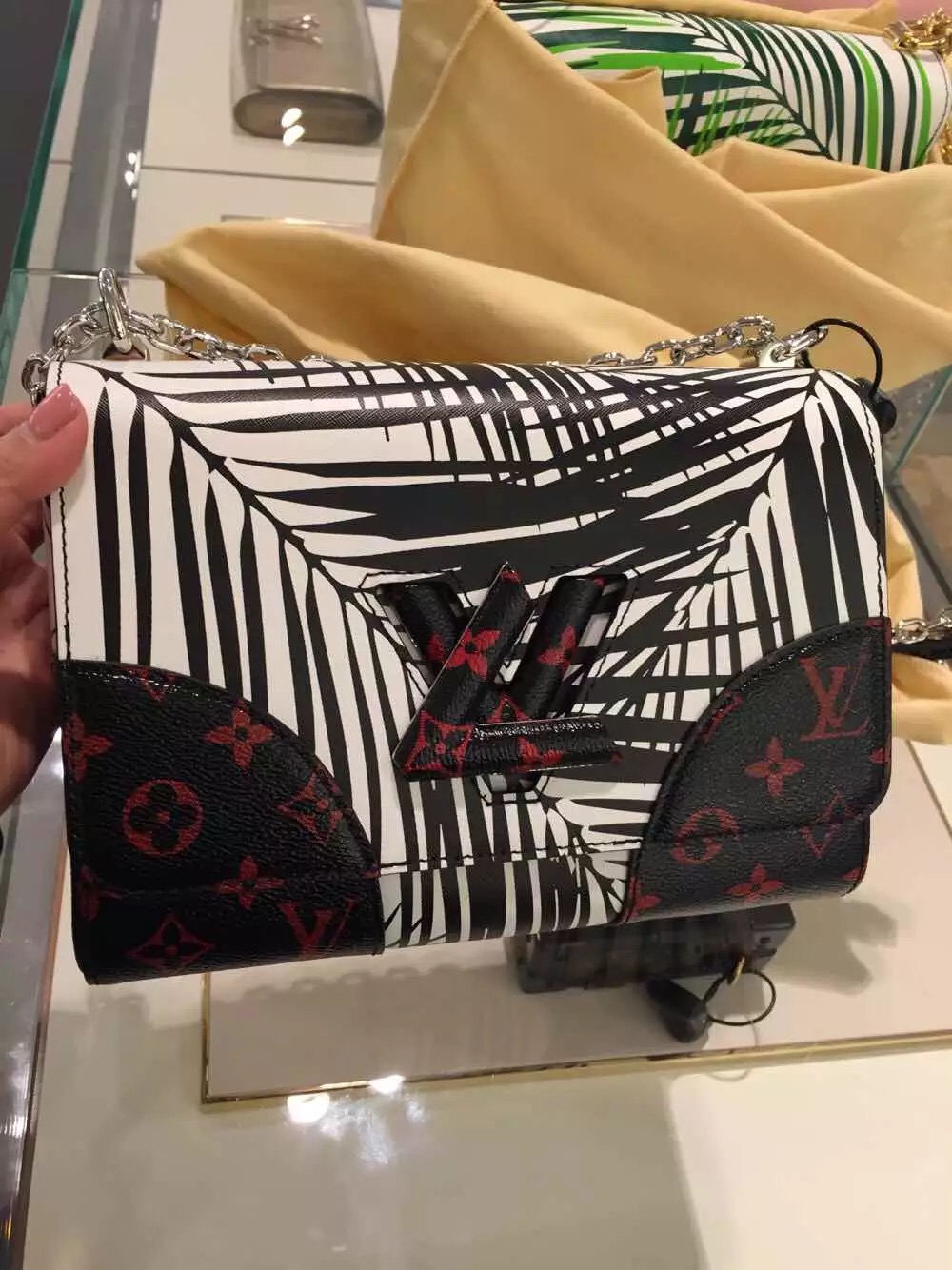 Louis Vuitton Twist MM Bag M50966 Noir Blanc